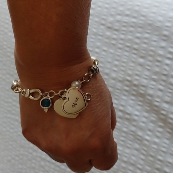 🇨🇦3 For $20🇨🇦Pretty Silver Tone Mom Heart Charm Bracelet - Picture 2 of 9